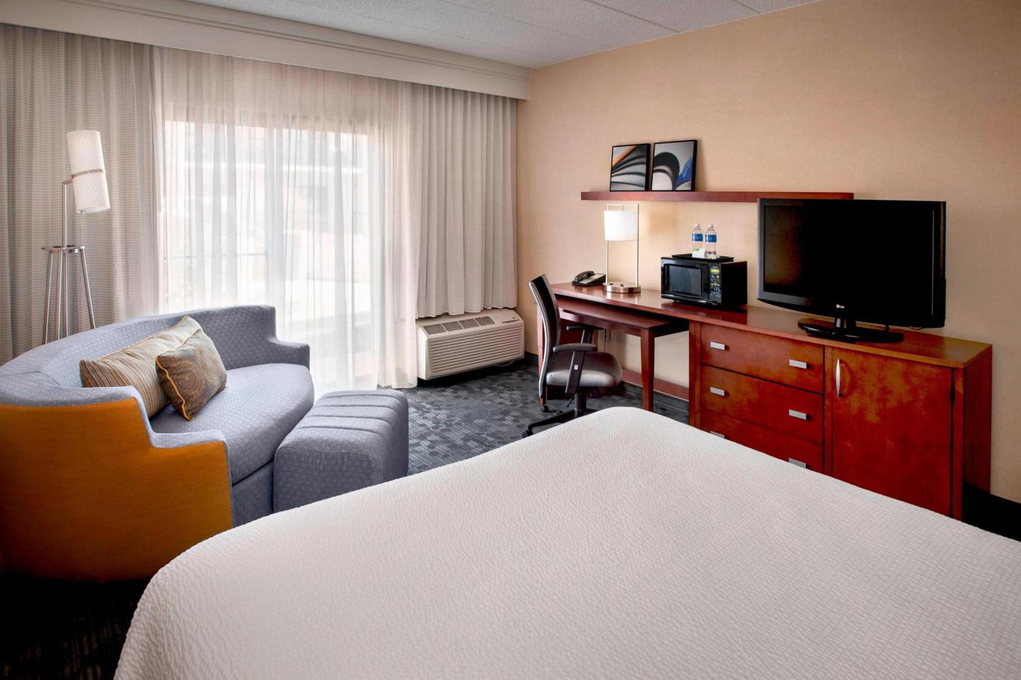 Hotel Courtyard By Marriott Hartford Windsor Airport Exterior foto